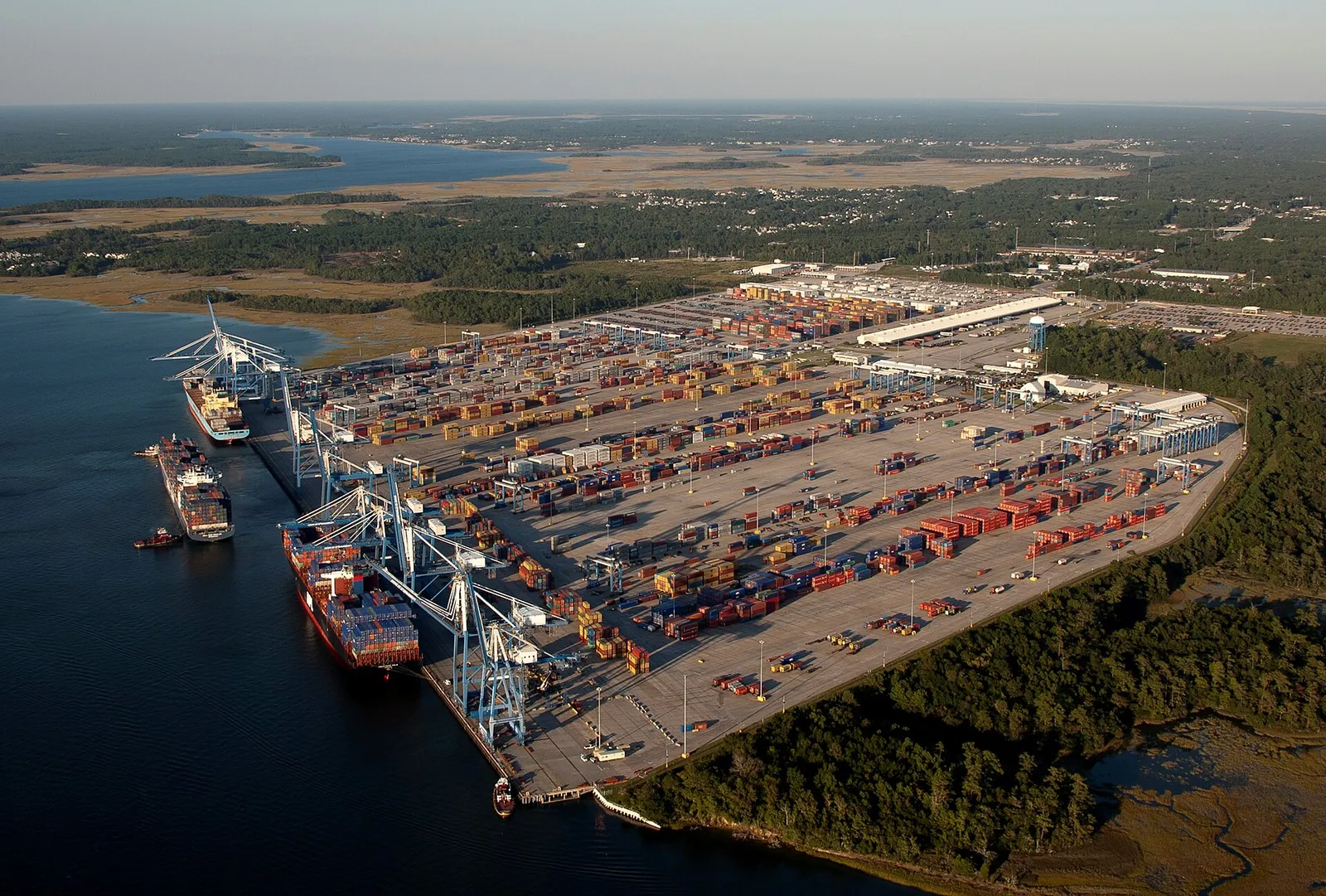 Container cranes and vessel at Wando Welch Terminal in Charleston